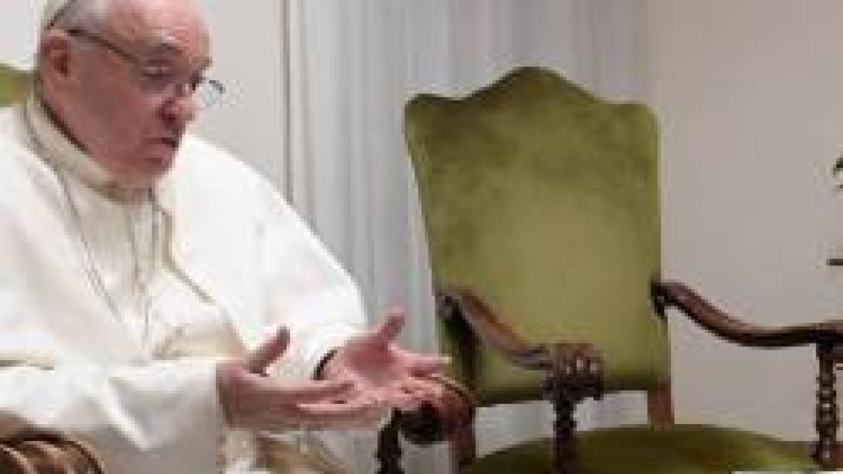El Papa Francisco habla y la grabadora de El País lo registra
