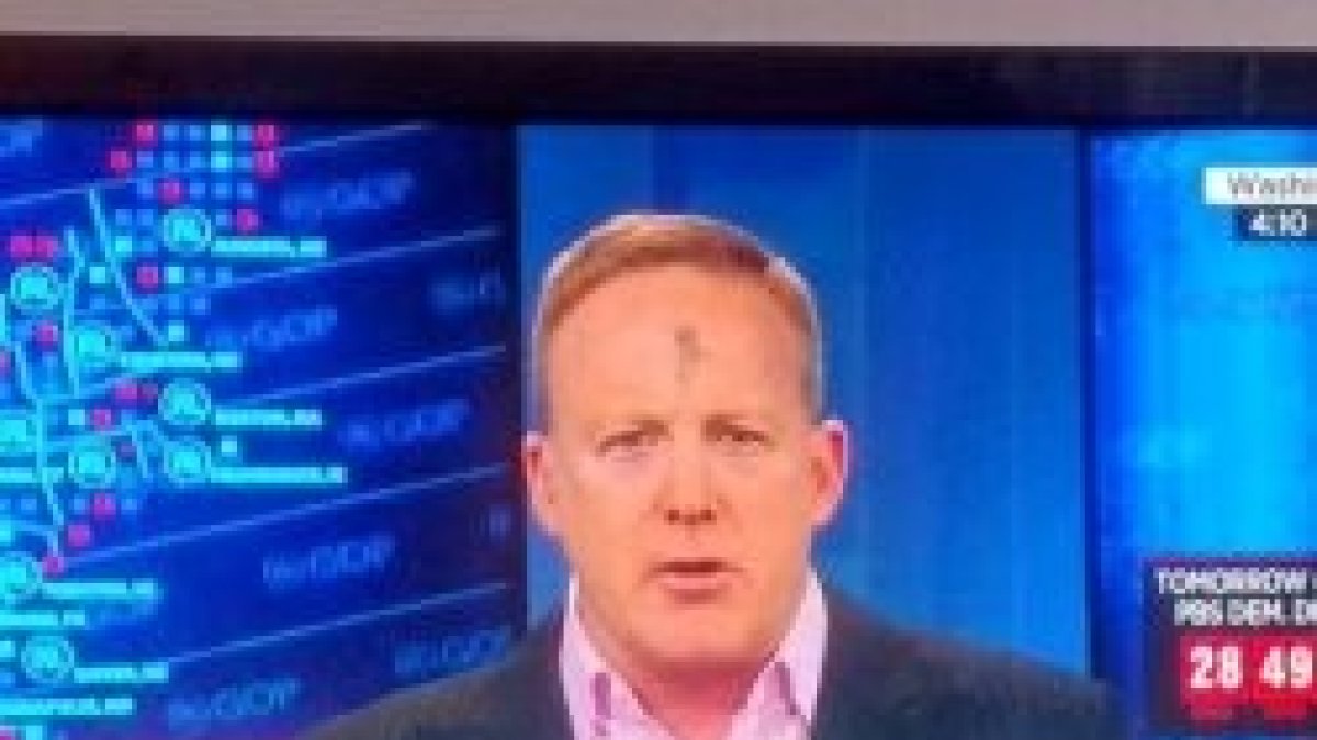 Sean Spicer apareció en la CNN con ceniza en Miércoles de Ceniza, sin vergüenza de su fe