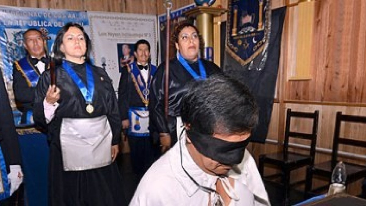 Ritual de iniciación a la masonería en América