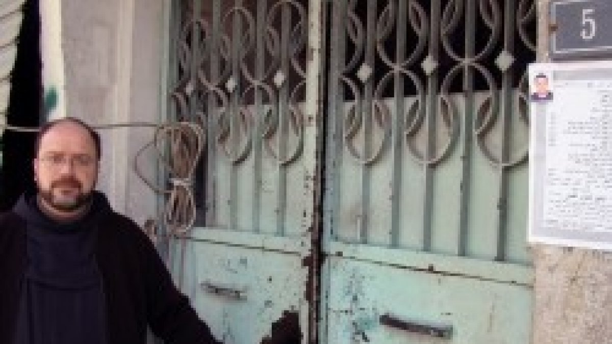 Uno de los franciscanos de Alepo explica sus servicios de electricidad para familias