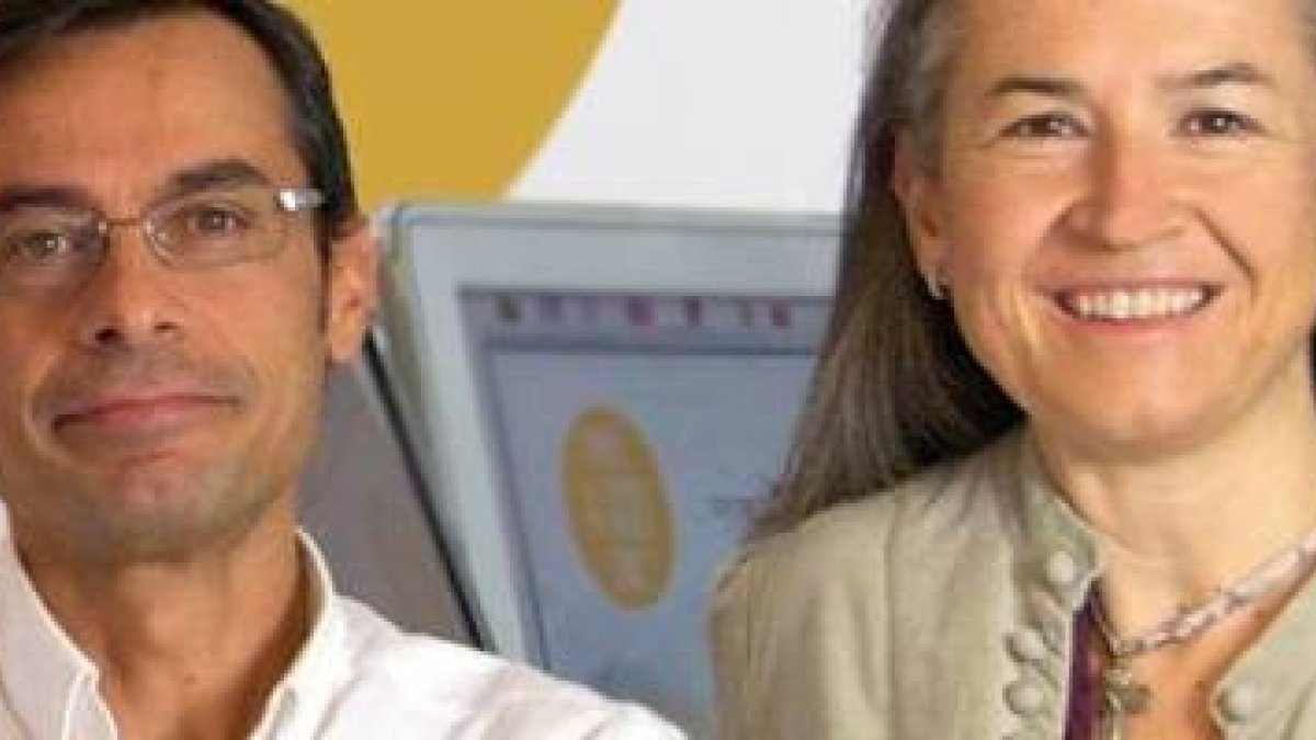 Miguel y Adriana son los diseñadores y creativos de HaveAGodTime, con ideas para comunicar la fe con detalles