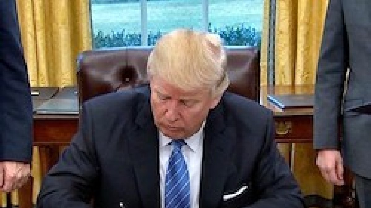 Donald Trump ha acabado con una de las normas más ideológicas de Obama