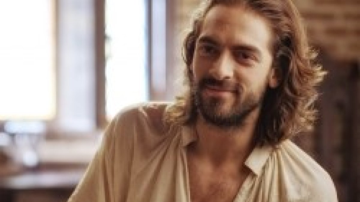 Ignacio de Loyola -Andrés Muñoz- sonríe en su convalecencia, al encontrar un nuevo camino