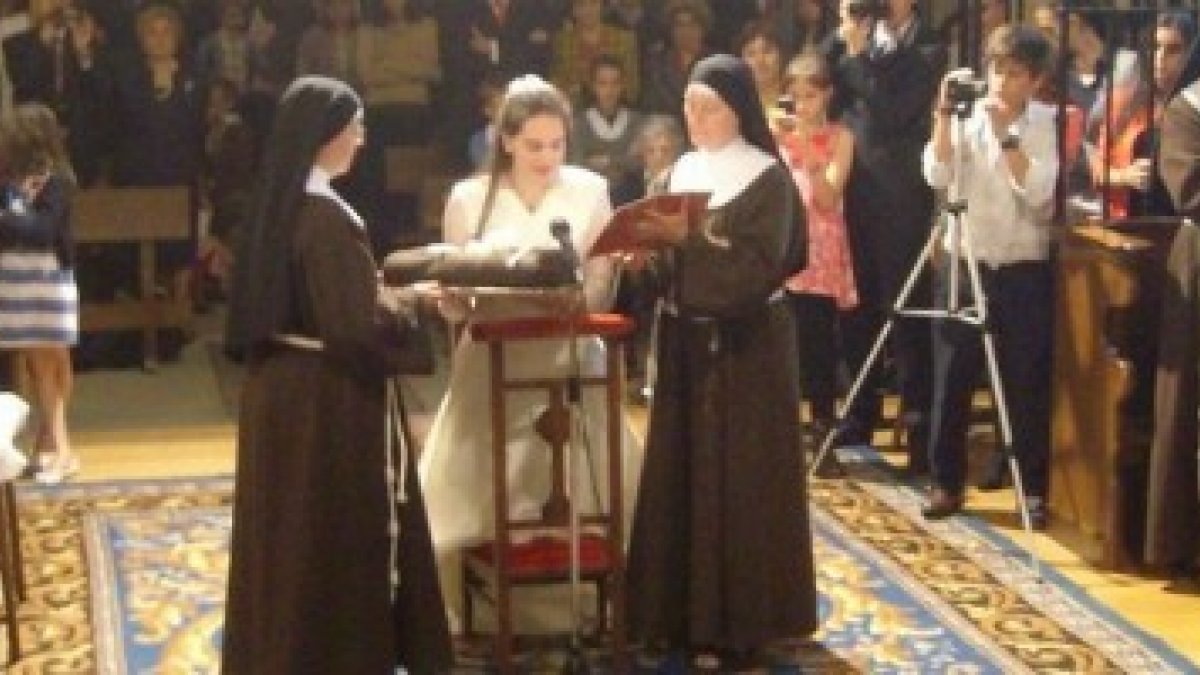 Toma de hábito de una de las monjas / Foto: Diócesis Osma-Soria