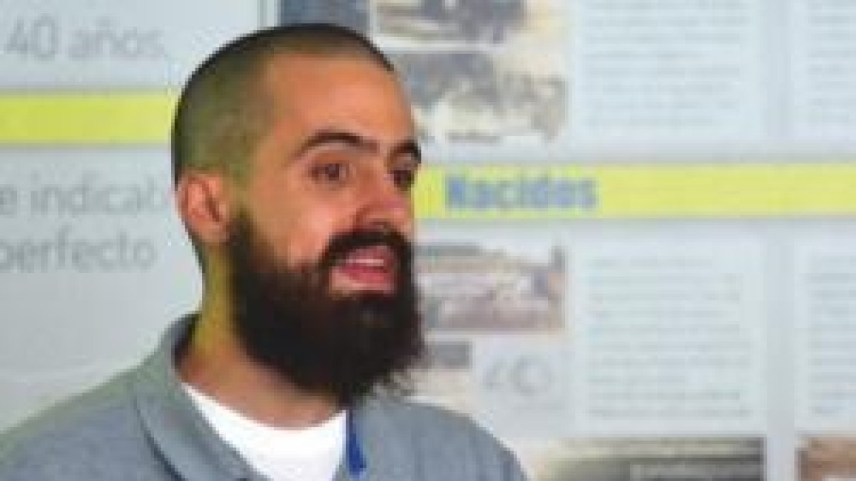 El periodista y cineasta Jaume Vives, con la letra árabe nun, de nasraní, es decir, cristiano