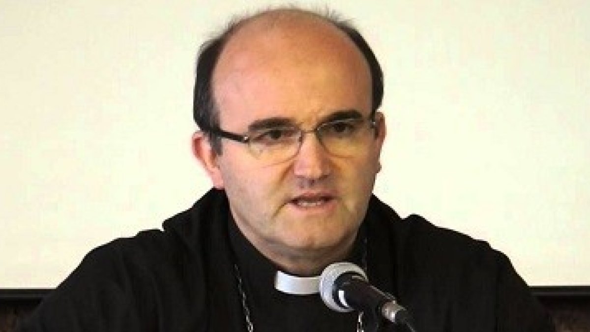 El obispo Munilla habla de cómo deben utilizar las redes sociales los católicos