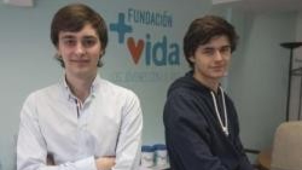 Álvaro Ortega y Duarte Falcó -hermano de Tamara Falcó- en la Fundación Más Vida