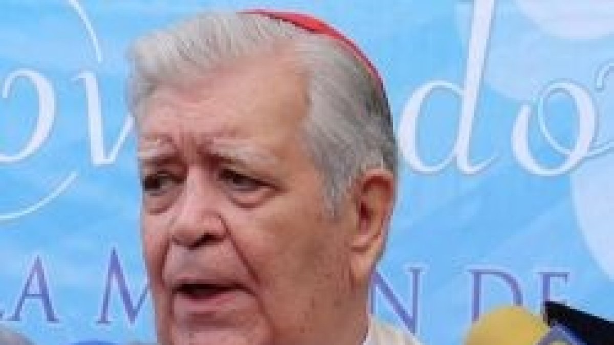 El cardenal Urosa se quedó con los refugiados en la iglesia pidiendo una evacuación segura para todos