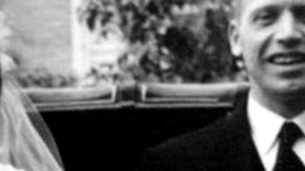 Josef Mayr-Nusser en su boda - al año después de nacer su bebé fue reclutado a la fuerza por el ejército alemán