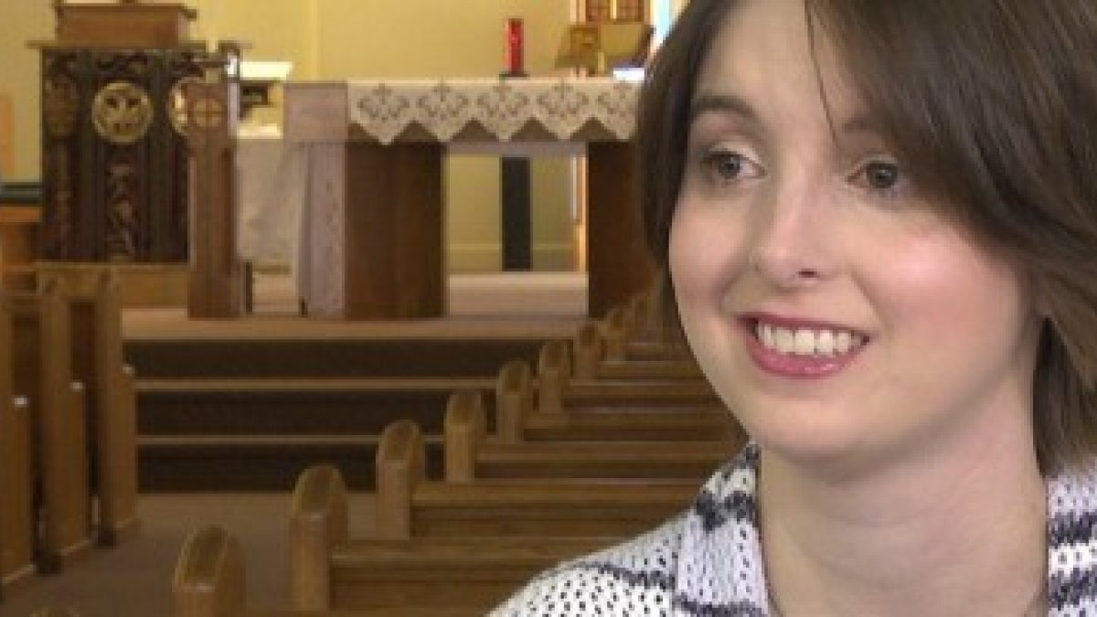 Rachel Corbin sintió una presencia al entrar en la catedral de Savannah... y decidió investigar más