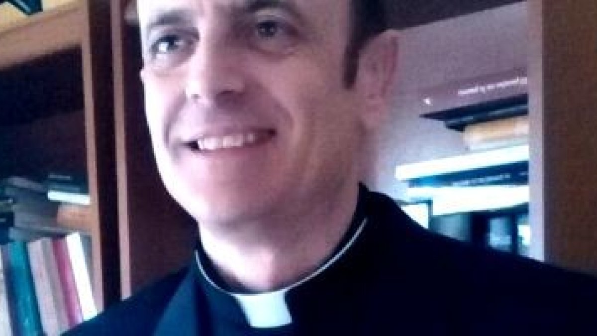 El sacerdote Roberto Duque Esteban reflexiona en este manual sobre la economía, la política y la sociedad desde la moral y la doctrina social católica