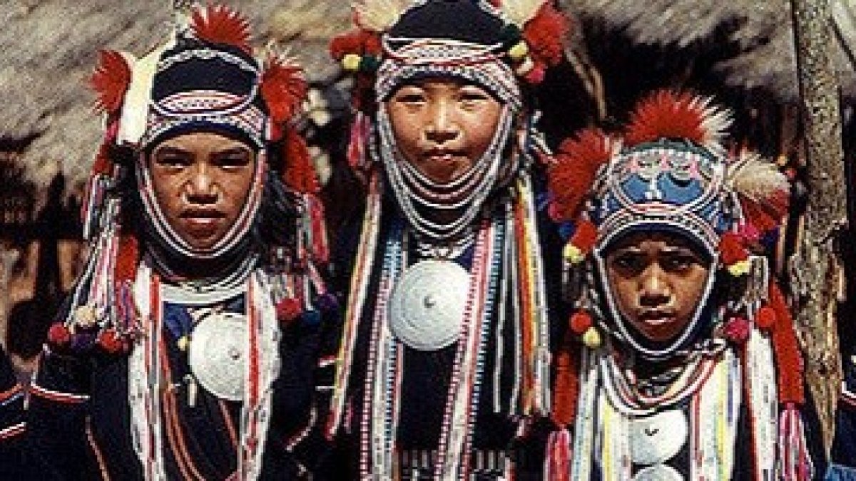 El padre Zimbaldi ha evangelizado a los miembros de la tribu Akha (en la imagen) y a los Lahu