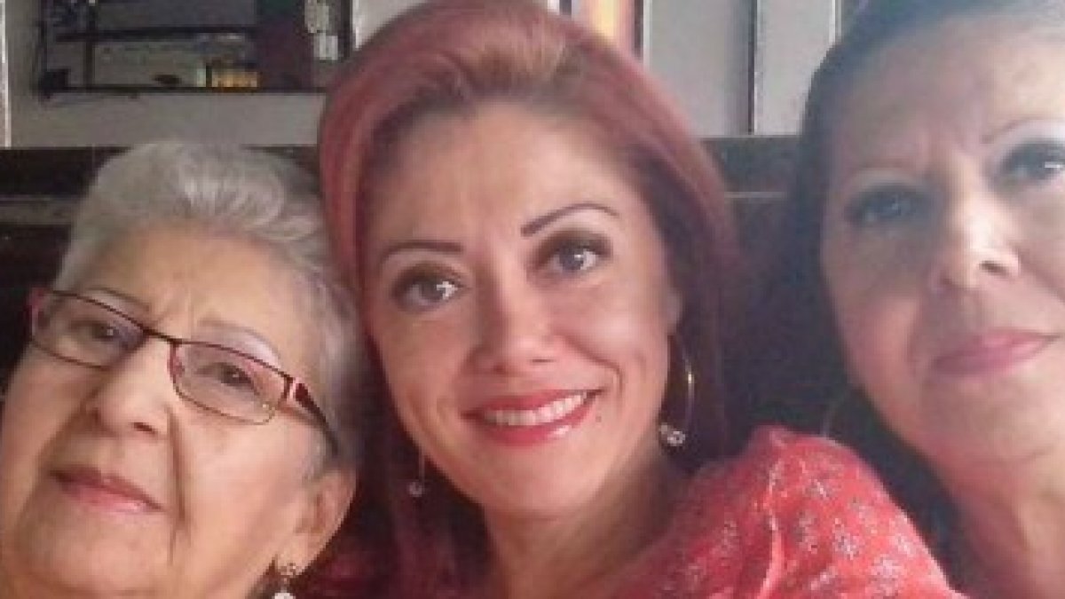 Claudia Marcela Jaramillo, en el medio de la imagen, supo defender el derecho a la vida con ayuda de su familia