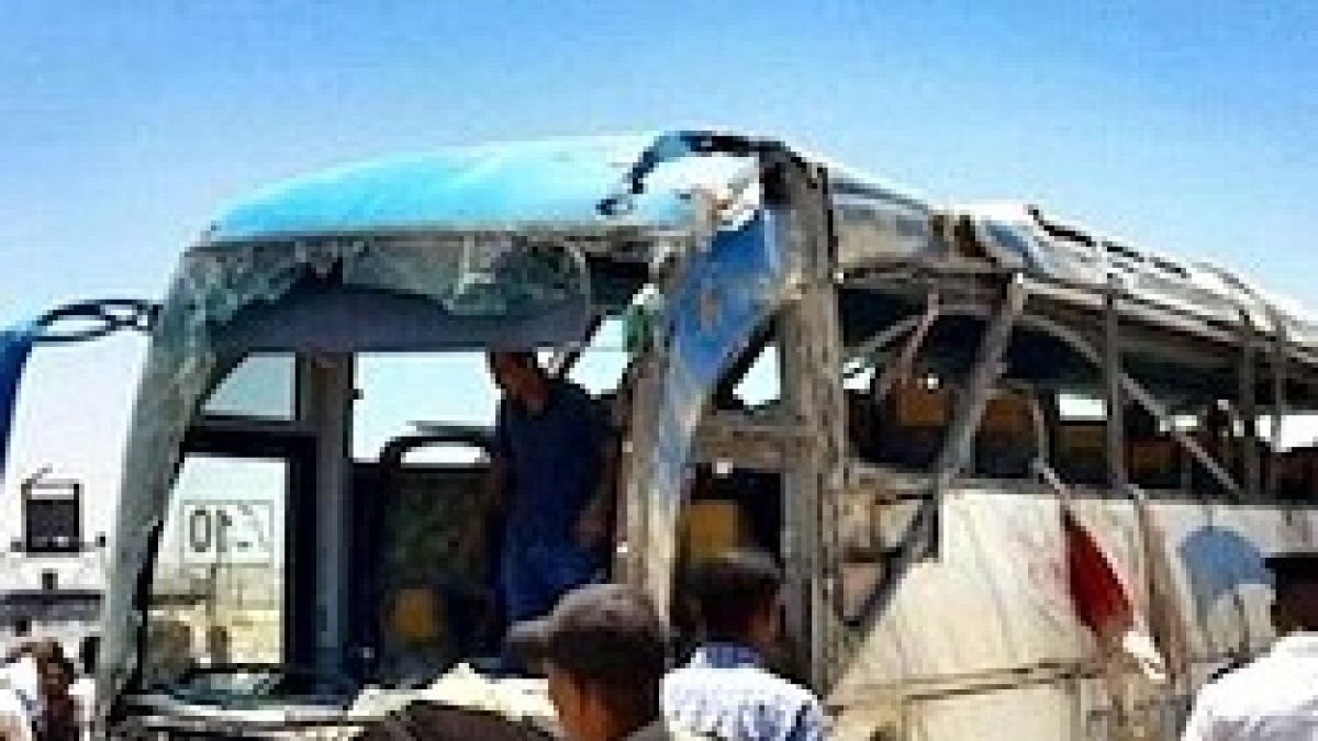 Uno de los autobuses atacados.