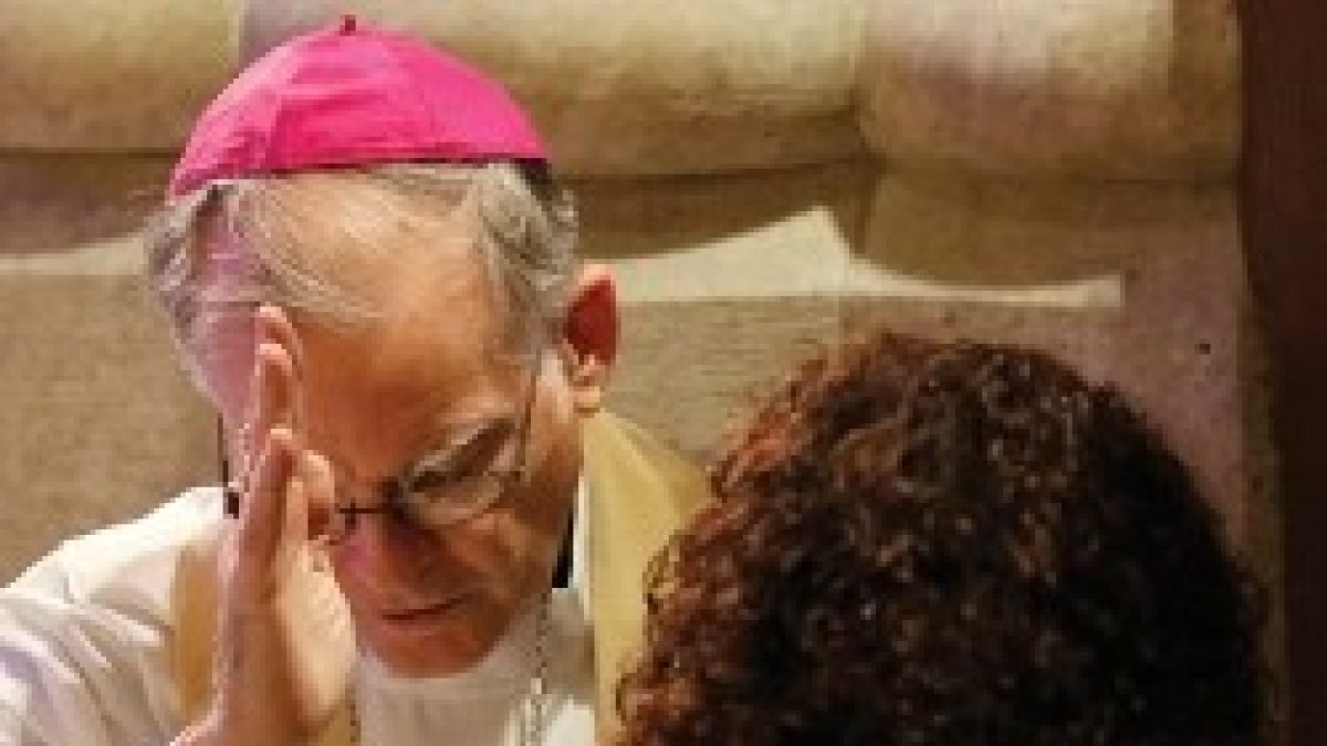 Un obispo confesando... en España usan ConfesorGO el de San Sebastián y el de Córdoba