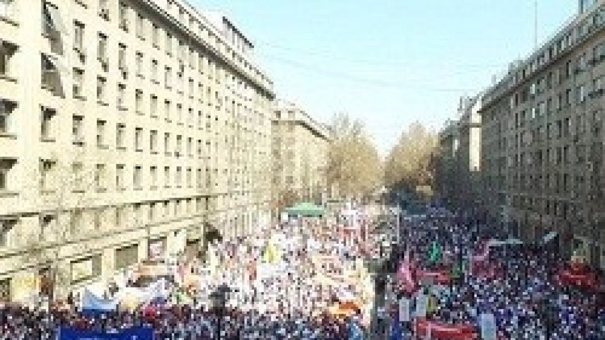 En Santiago, miles de personas pidieron una cultura por la vida en el país