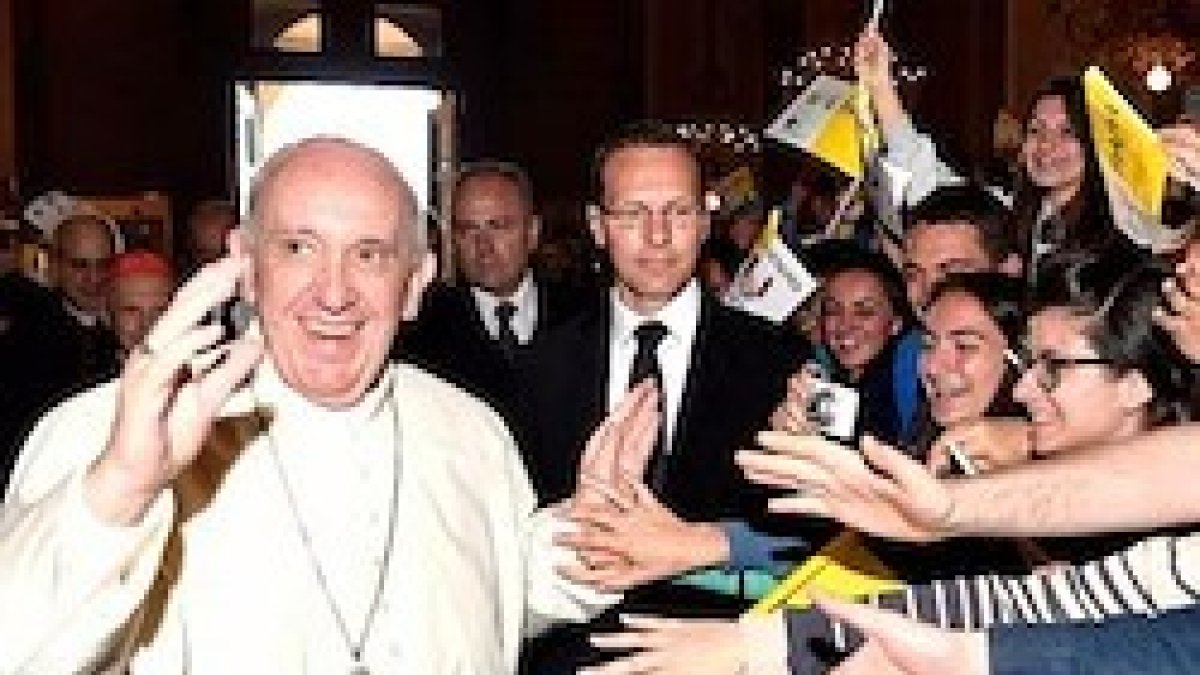 Francisco, a su llegada al santuario de la Virgen de la Guardia.