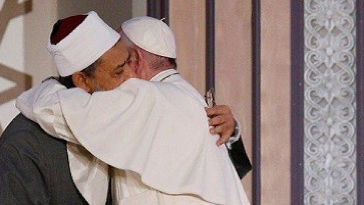 El Papa visitó Al Azhar junto al gran imán y pronunció un discurso sobre la paz