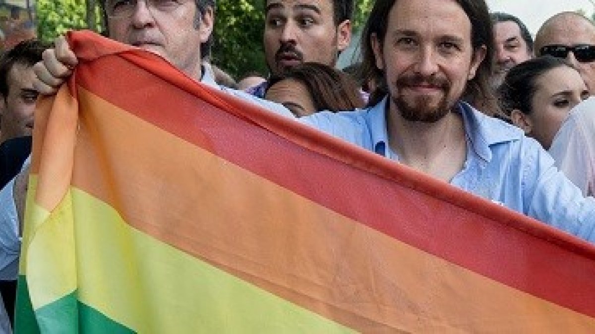 El proyecto ha sido redactado por la Federación estatal de Lesbianas, Gays, Transexuales y Bisexuales (FLFTB) y presentado en el Congreso por Podemos