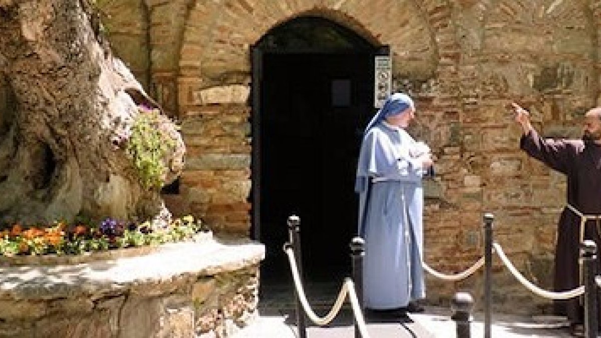 El arzobispo de Esmirna cuenta que la mayoría de peregrinos que acuden a la Casa de la Virgen son musulmanes.