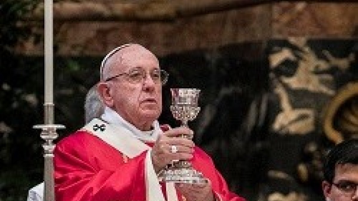 El Papa presidió la celebración que se desarrolló ante miles de fieles en la basílica de San Pedro
