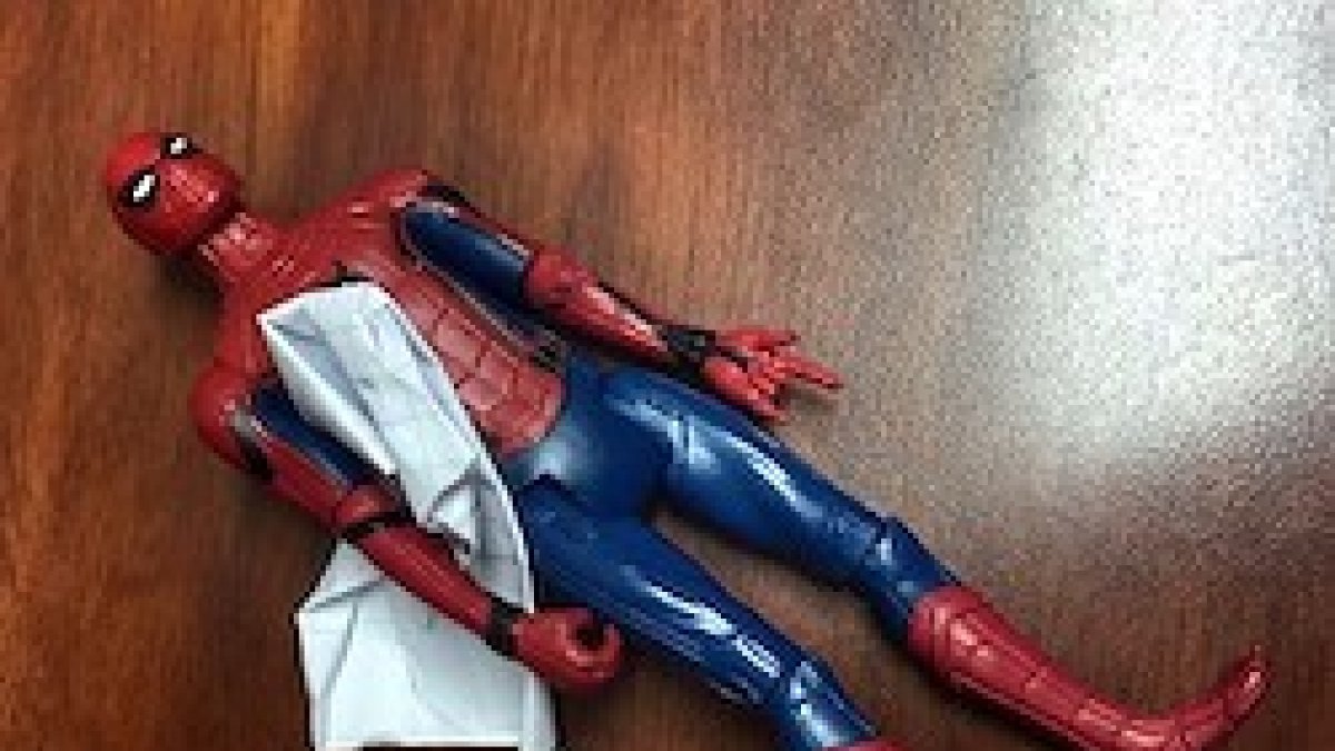 Para resolver el misterio bastó abrir el papel arrugado.