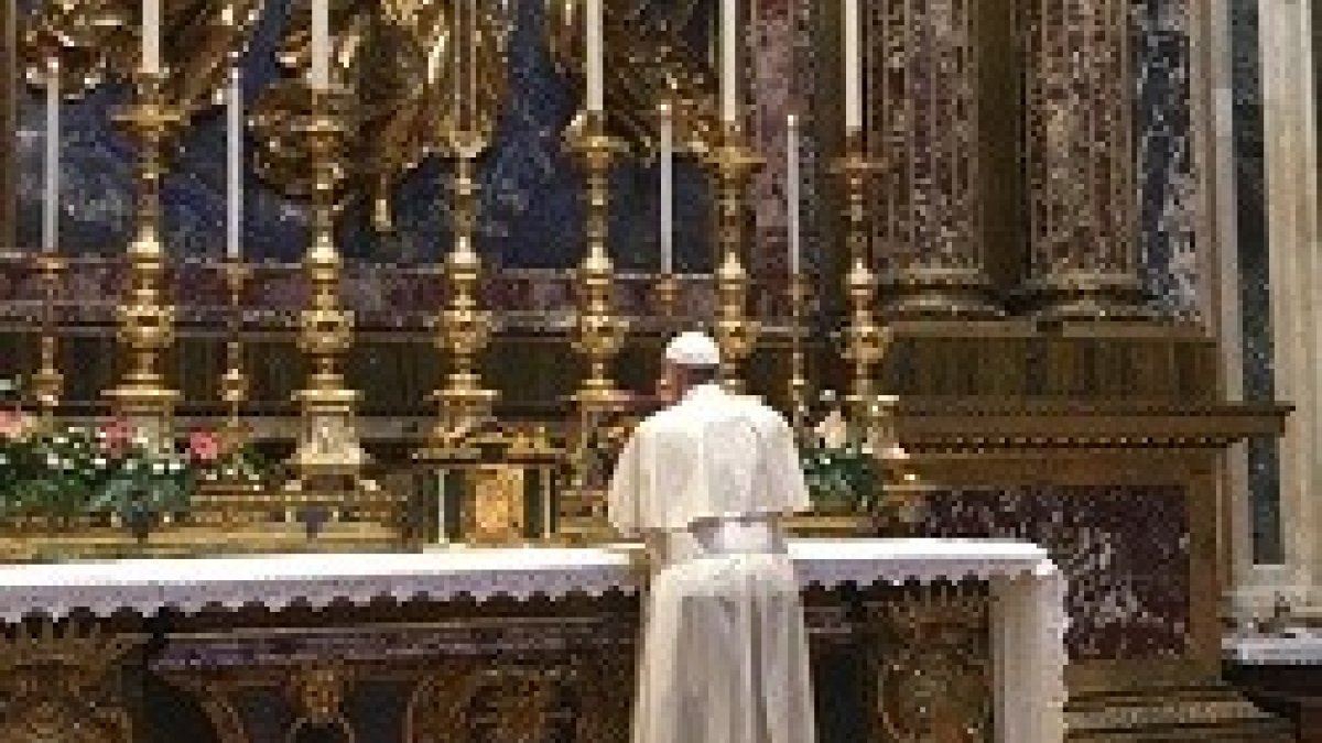 El Papa, en Santa María la Mayor antes de emprender su viaje a Colombia