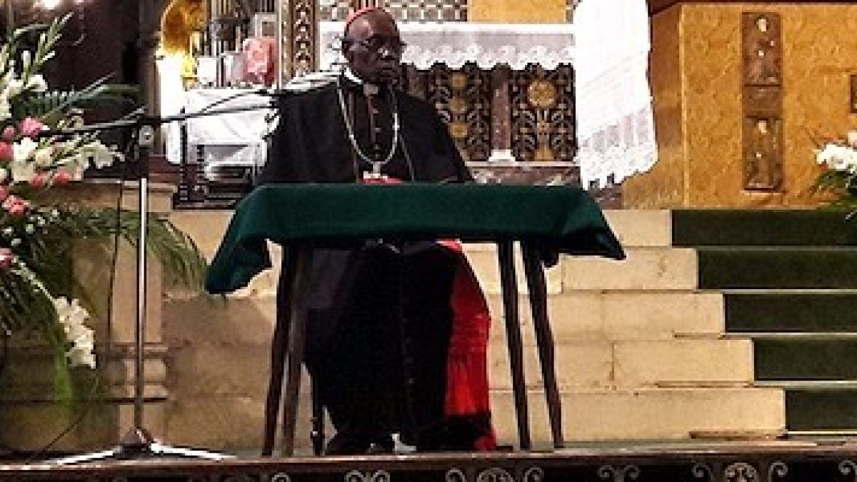 El cardenal Sarah abarrotó con 1800 personas la iglesia de San Agustín de París.