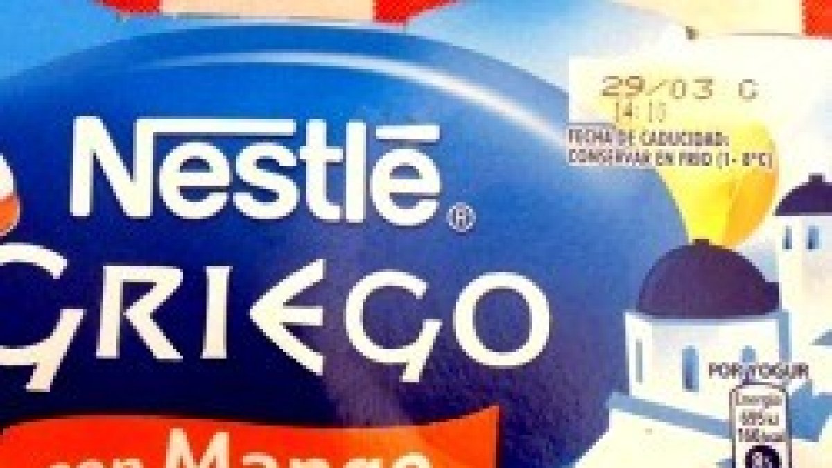 Los yogures griegos de Nestlé, los de Supersol y los de Carrefour censuran la cruz de las iglesias griegas