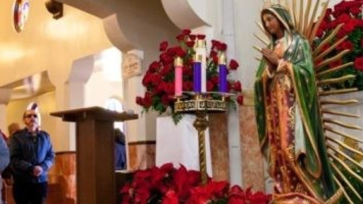 Devoción a la Virgen de Guadalupe en una parroquia de Colorado, una de las zonas con más hispanos