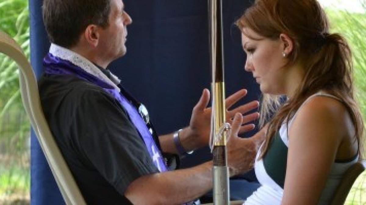 Antes de que un adolescente abra sus oídos al consejo o dirección espiritual, han de pasar otras fases