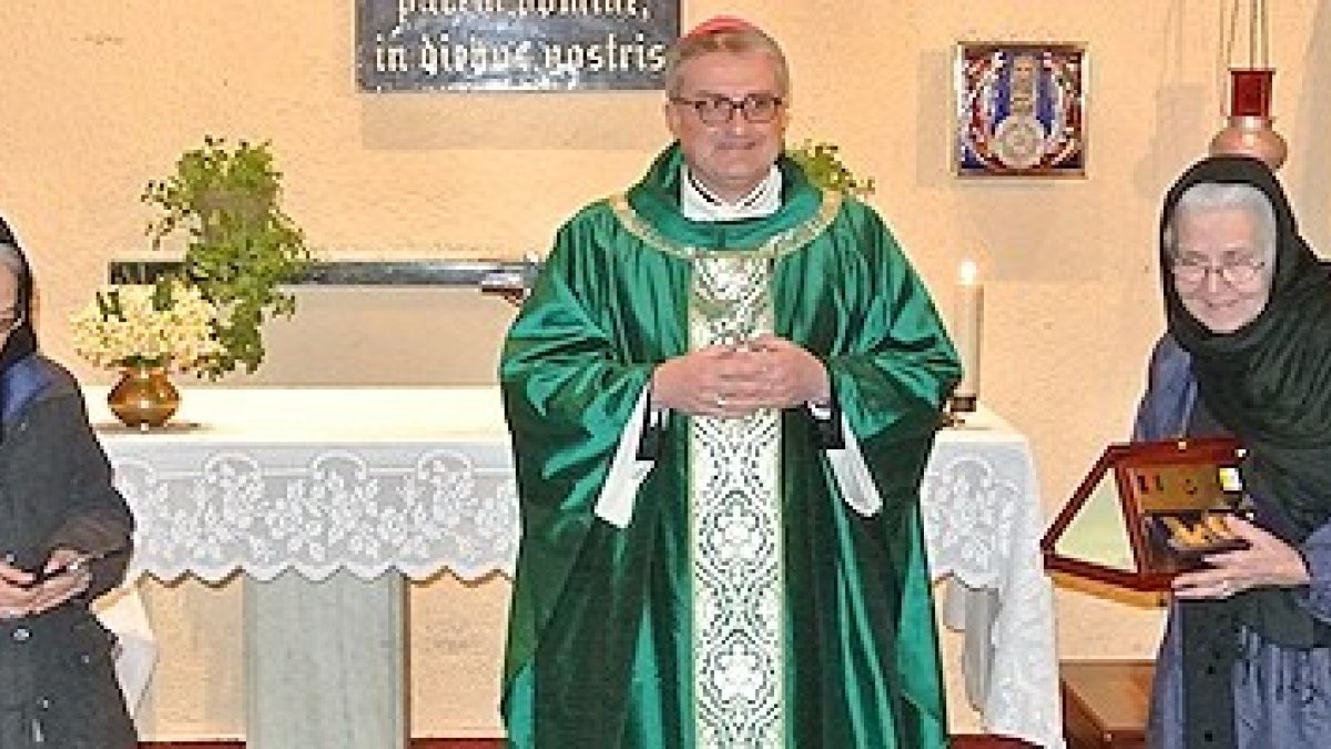 El padre Scalese, en la iglesia de la misión que regenta en Afganistán.