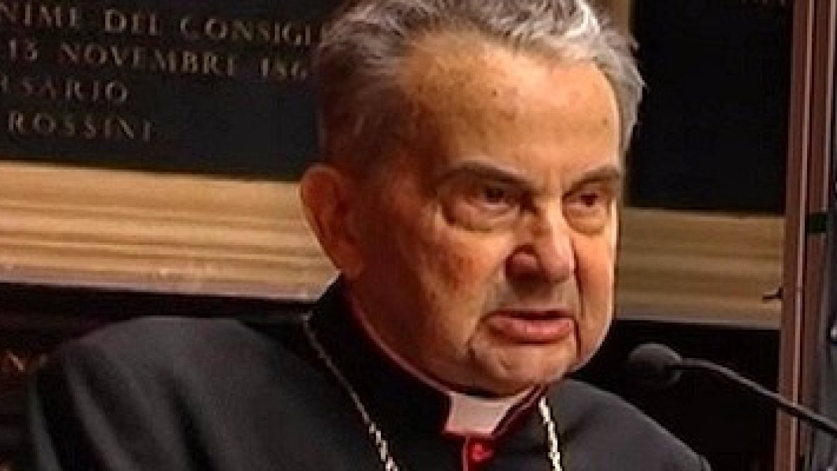 Durante el pontificado de Juan Pablo II, Carlo Caffarra influyó decisivamente en la afirmación católica de la familia y de la vida a través del magisterio del Papa.