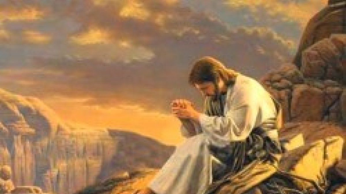 Se levantó... y  se puso a orar.