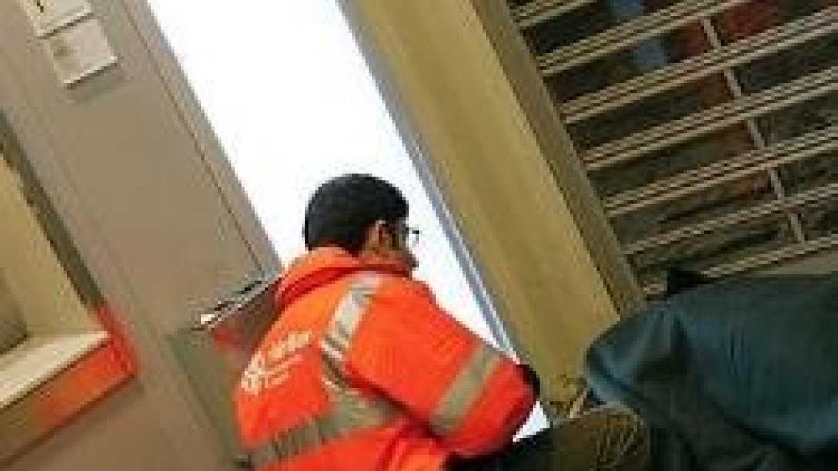 Tres días a la semana, el equipo de Cáritas visita a las personas sin techo de Córdoba