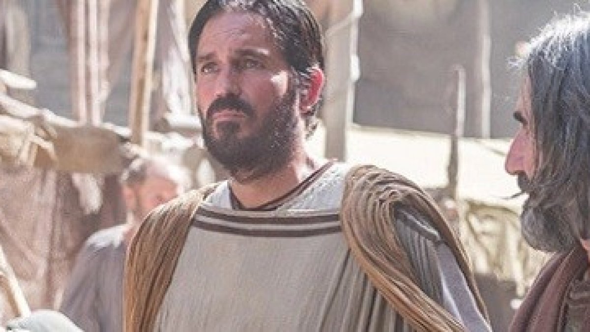 Jim Caviezel, interpretando a san Lucas, discípulo de San Pablo / Affirm Films