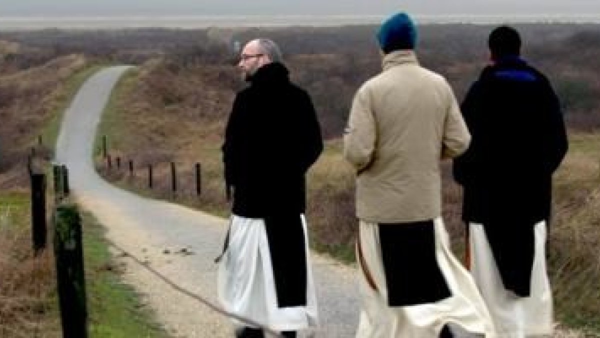 La Isla de los Monjes llevaba al menos 500 años sin monjes... hasta que llegaron estos cistercienses