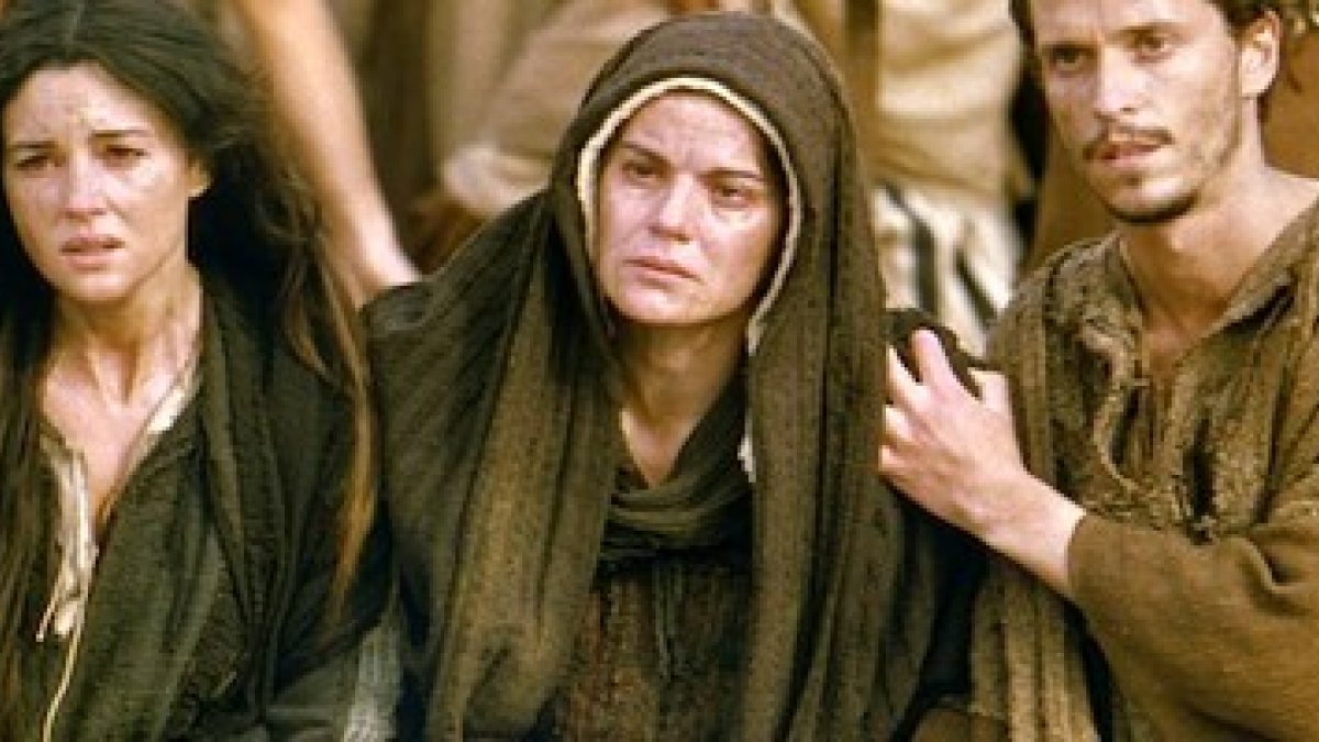 La Virgen María no solo hizo posible la Redención con su si al ángel: sufrió junto a la Cruz todos los padecimientos redentores de su Hijo.