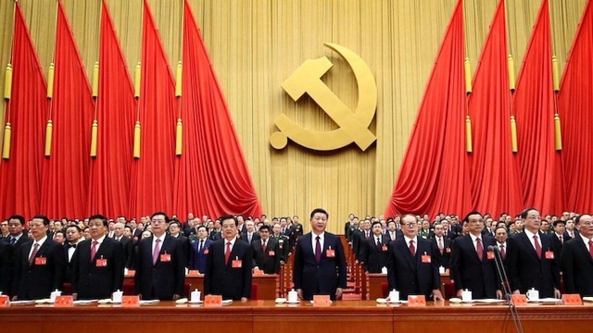 El último congreso del Partido Comunista Chino, en octubre, reiteró su aversión a la religión y su determinación de combatirla. En el centro de la imagen, Xi Jinping.
