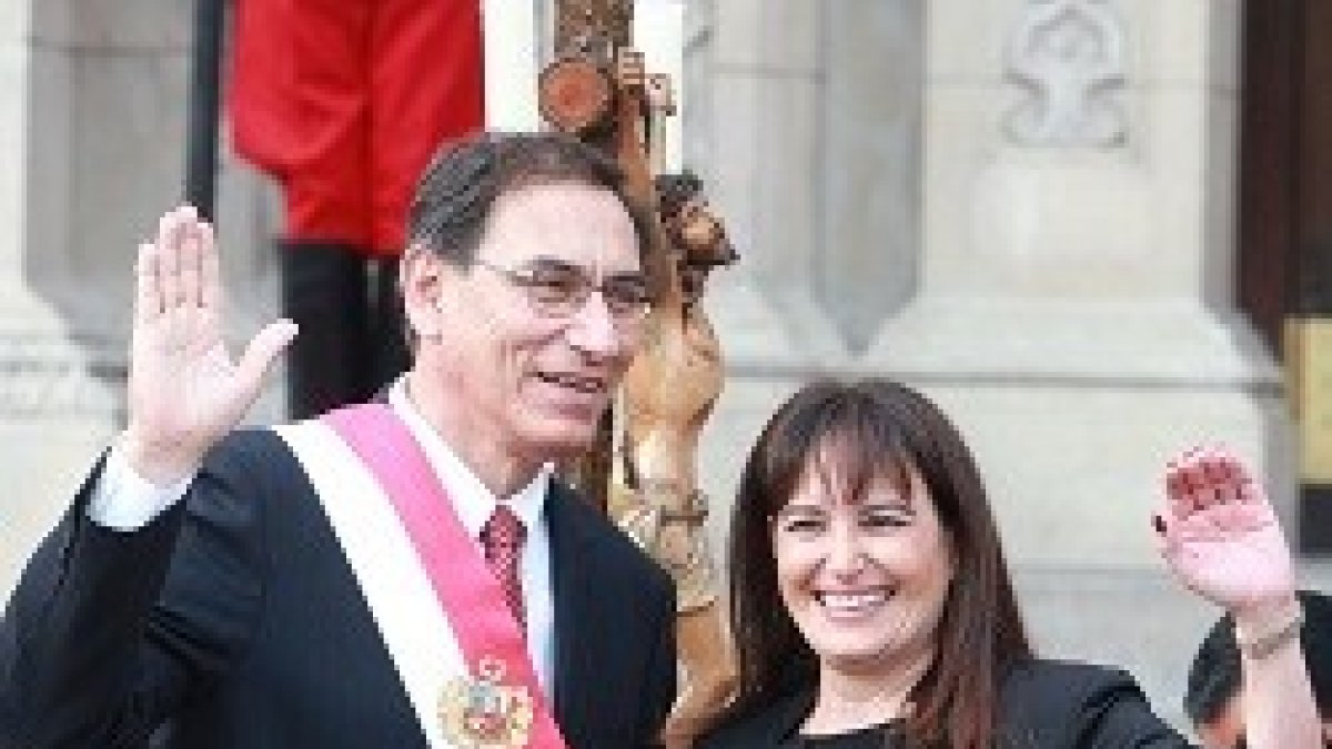 El nuevo presidente Vizcarra, con la nueva ministra Silvia Pessah Eljay