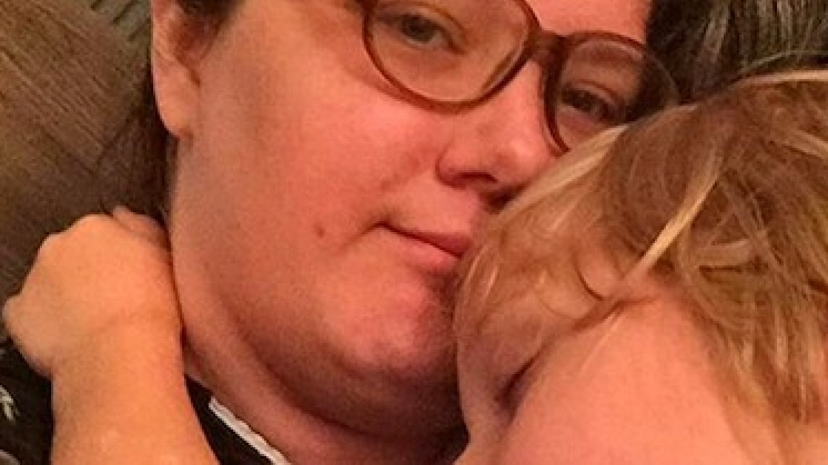 Kelly Dautel con su hijo: su hijo, no el hijo de quien la violó, el hecho del que tantas veces prescinden los promotores del aborto.