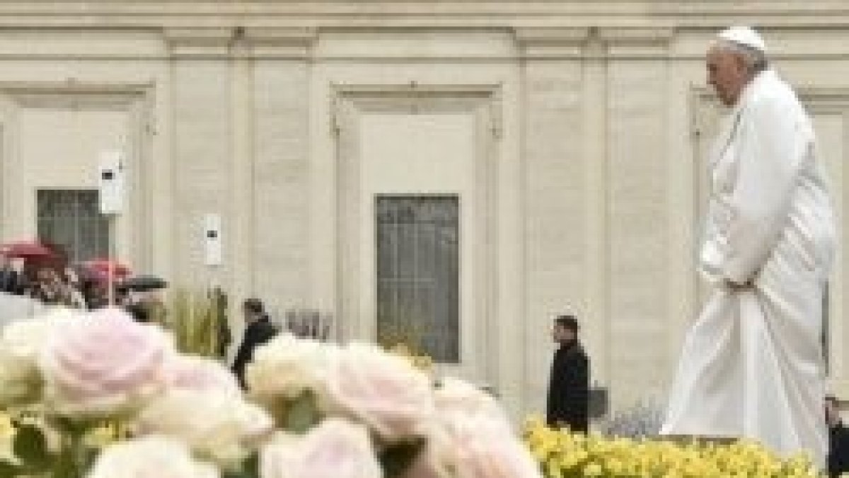 El Papa en la Pascua florida repasó los ritos finales de la misa en su catequesis