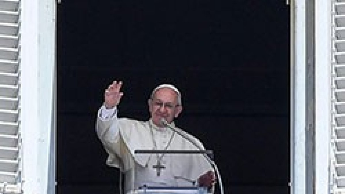 El Papa invita en el Angelus a participar en la procesión de Corpus Christi: él estará hoy en Ostia
