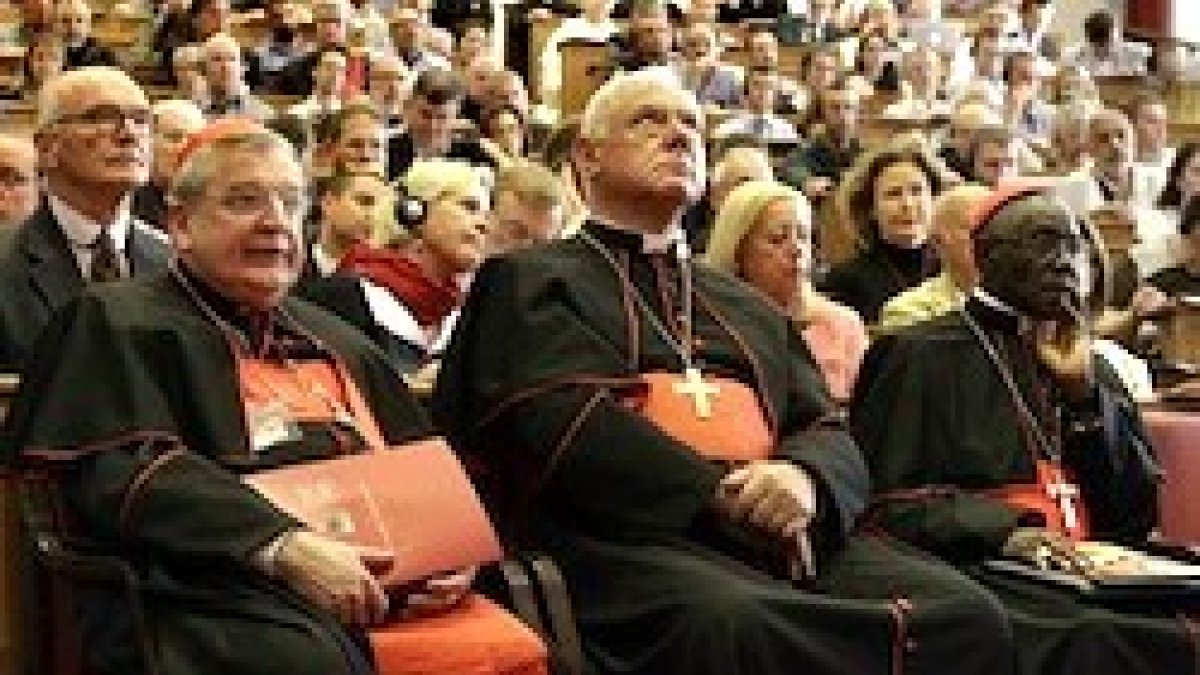 Los cardenales Burke, Müller y Sarah, en el congreso Summorum Pontificum.