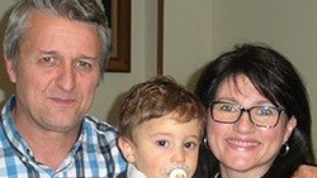 Montserrat Moreno con su marido e hijo... cuenta su testimonio en Asalto al Cielo