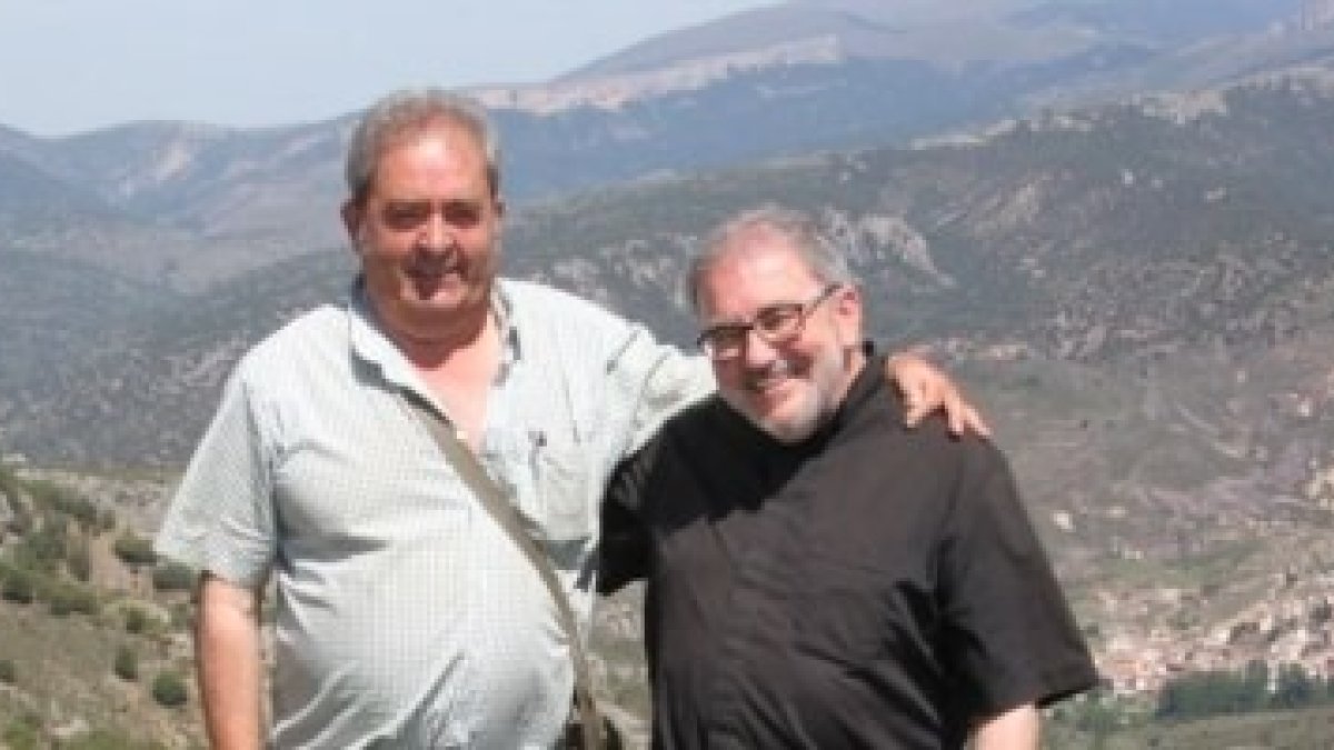 El alcalde de Purujosa y el padre Francisco, su sacerdote ermitaño... en un pueblo muy desconectado