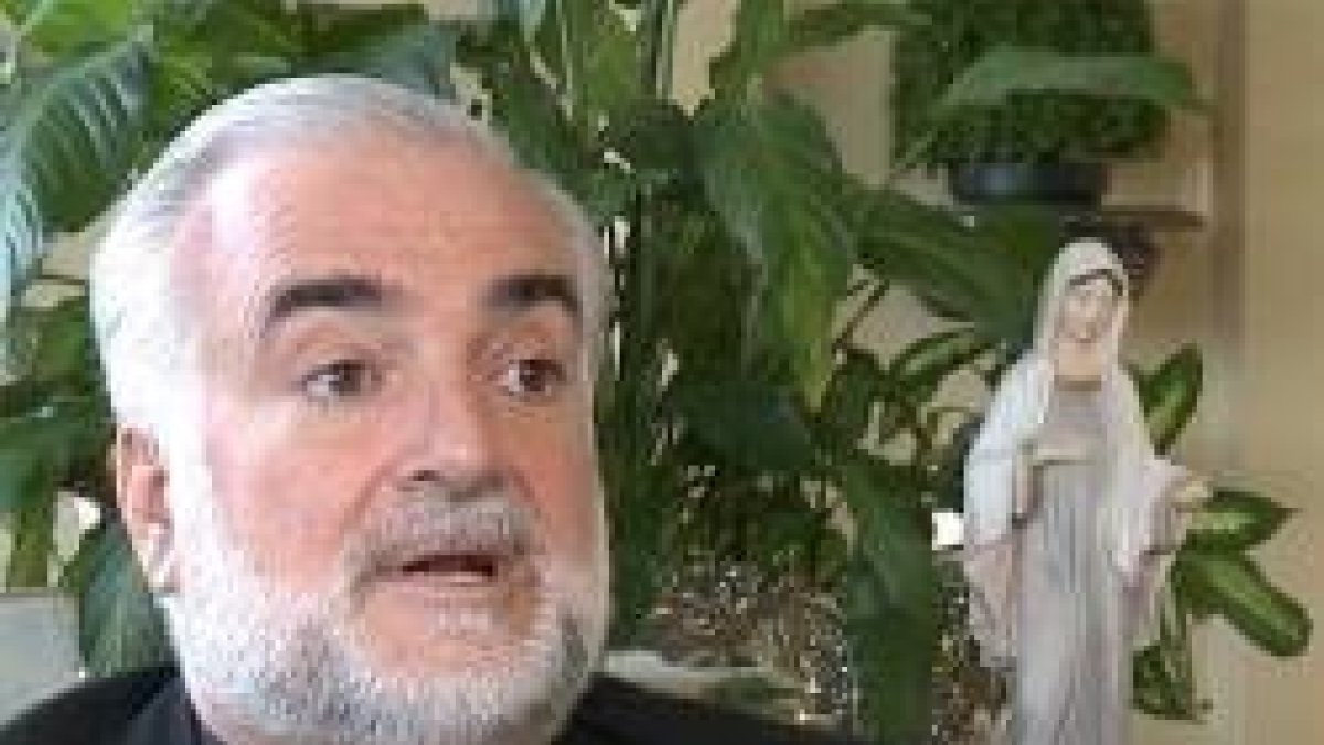 El misionero Christopher Hartley preside la misa por los 2 años de Mater Mundi TV