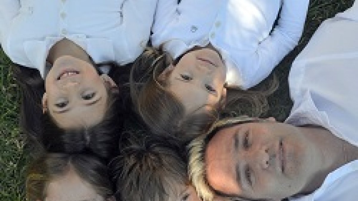 Cañizares, junto su hijo Santi y sus otras tres hijas