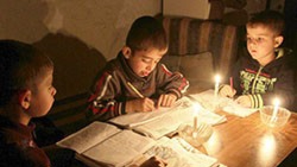 La directora de Caritas Jerusalén: Gaza está al borde del colapso, sin luz y sin medicinas