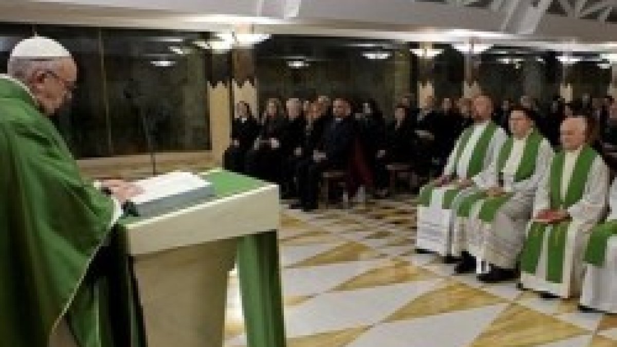 Francisco predica la Palabra de Dios en las misas de Casa Santa Marta